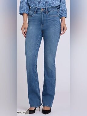 NYDJ Billie Mini Boot Jeans in Water Canyon (Size 4)